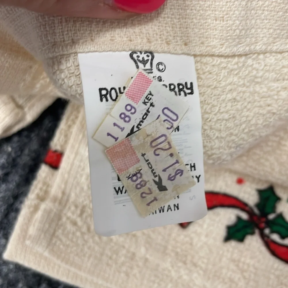 Vintage 1989 Christmas Kitchen Towel Holiday KMart Wreath Garland Poinsetta